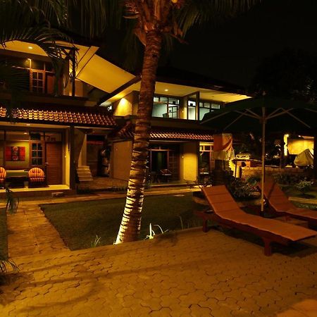 Amazing Kuta Hotel Exterior photo