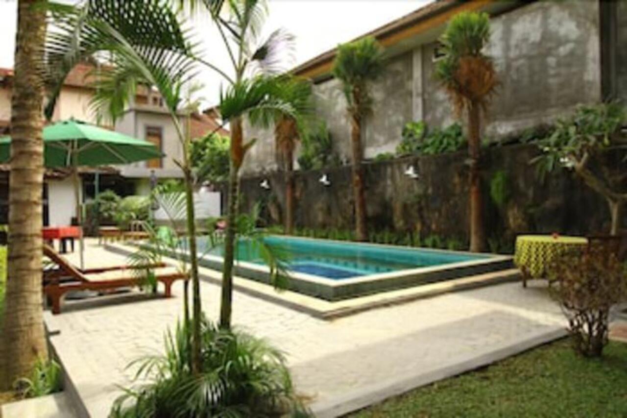 Amazing Kuta Hotel Exterior photo