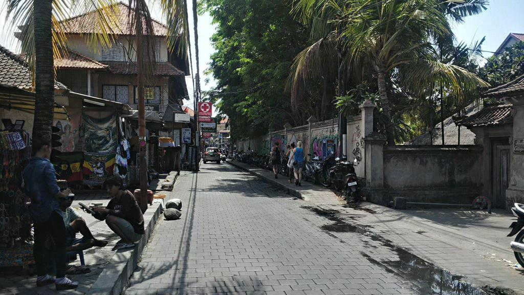 Amazing Kuta Hotel Exterior photo