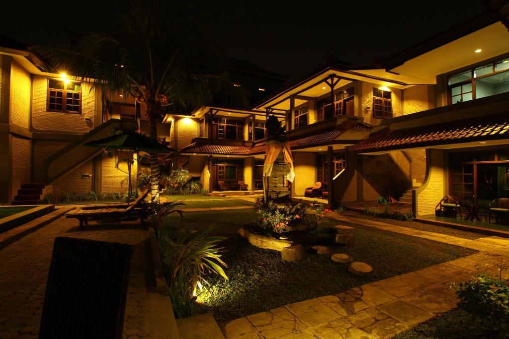 Amazing Kuta Hotel Exterior photo