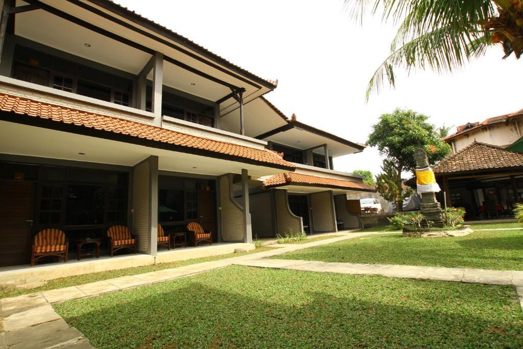 Amazing Kuta Hotel Exterior photo