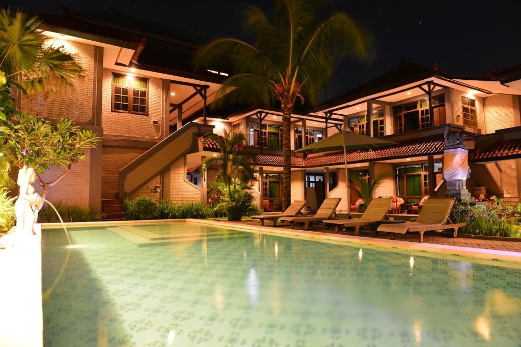 Amazing Kuta Hotel Exterior photo