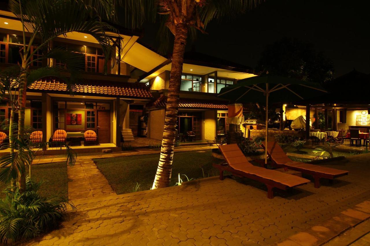 Amazing Kuta Hotel Exterior photo